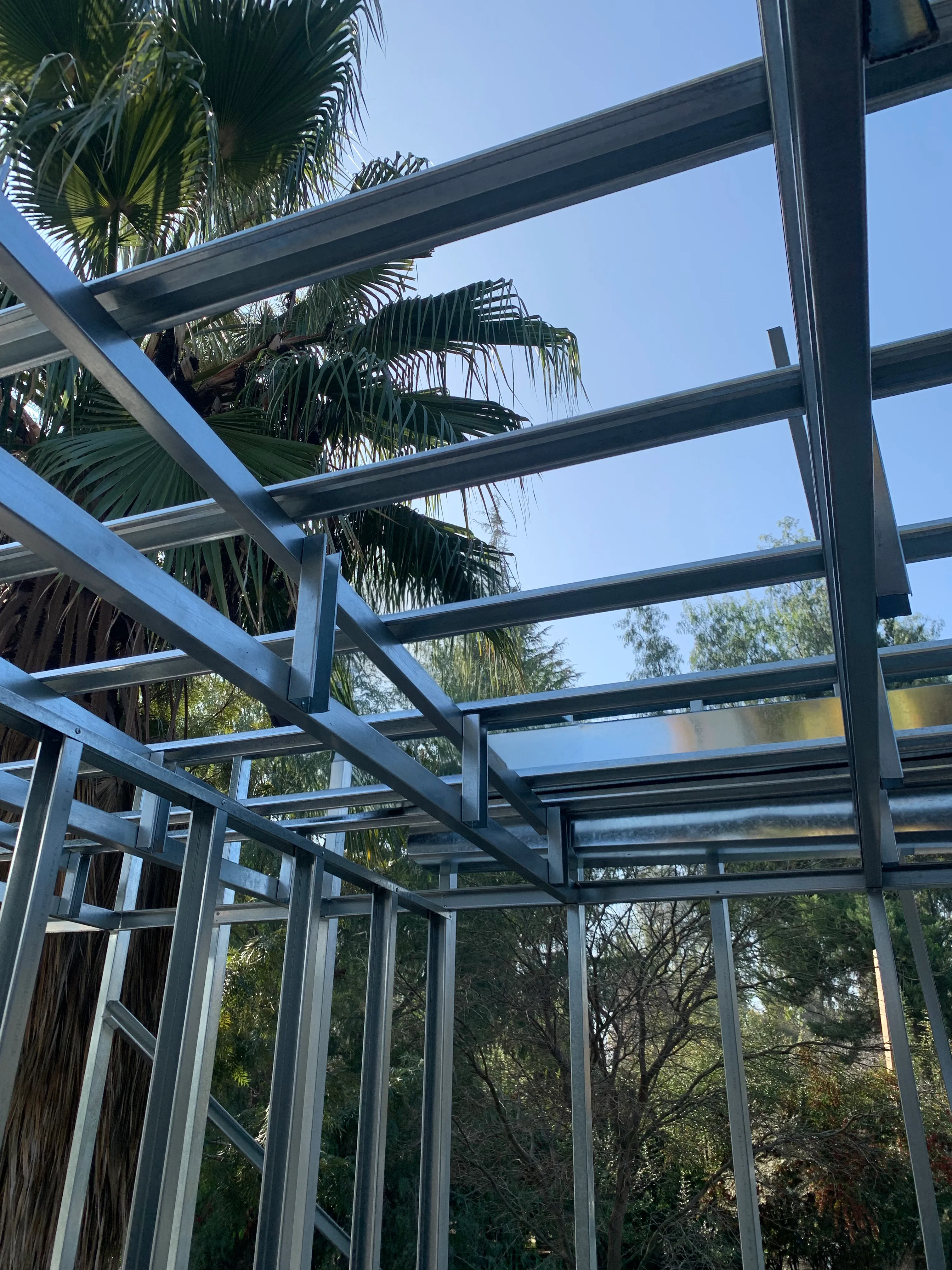 Render de obra de construcción moderna en la Región Metropolitana